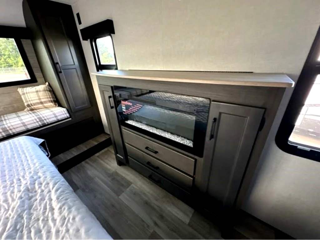2026 VENTURE RV SPORTTREK 353VRK - Image 16