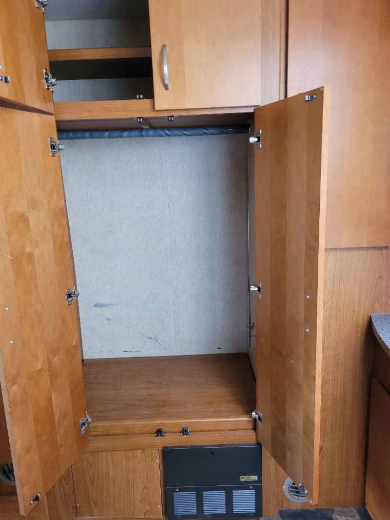 2011 Leisure Travel Unity 24MB - Image 16