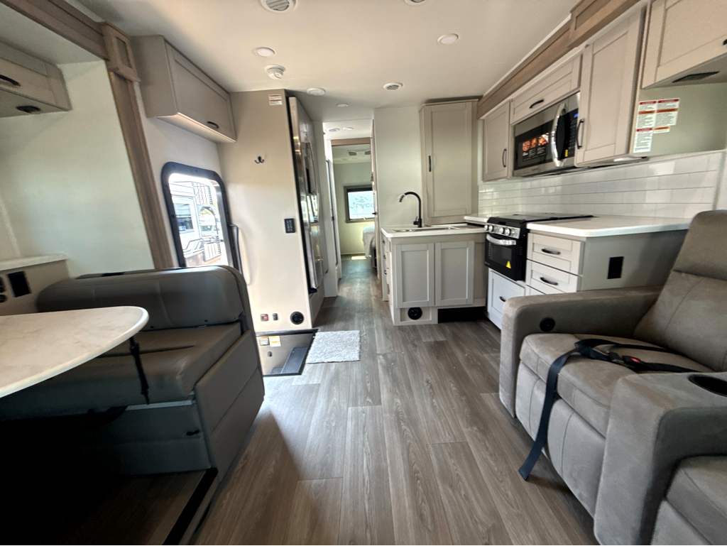 2027 JAYCO PRECEPT 31UL - Image 20