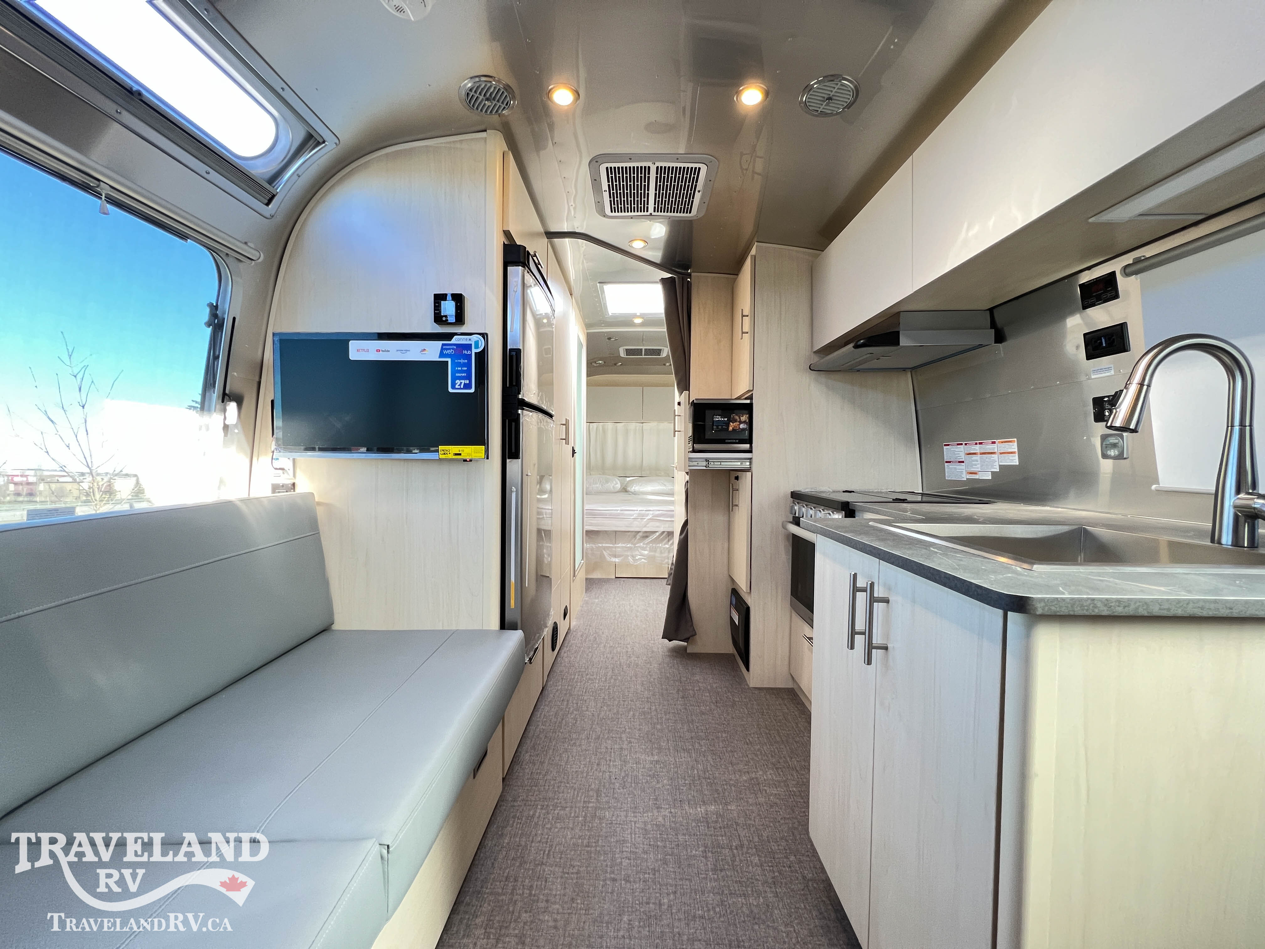 2026 Airstream Flying Cloud 27FB - Image 3