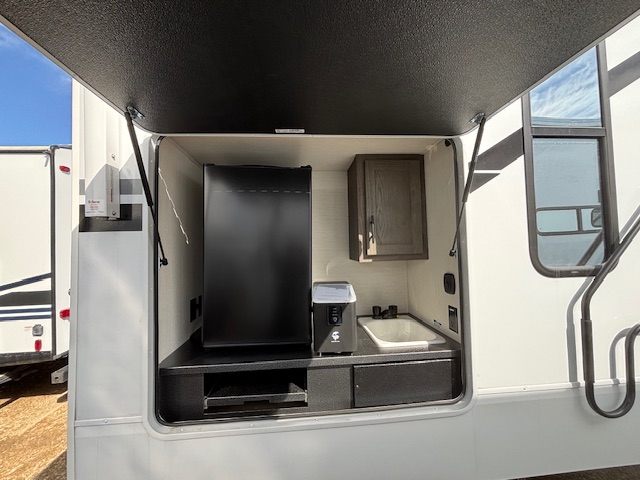2026 CHEROKEE ARCTIC WOLF 3750 SUITE - Image 7