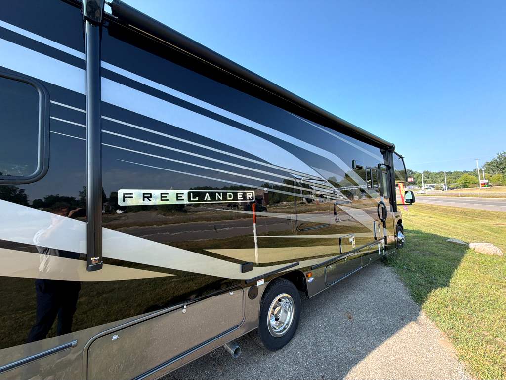 2027 Coachmen Freelander 30RS - Image 2