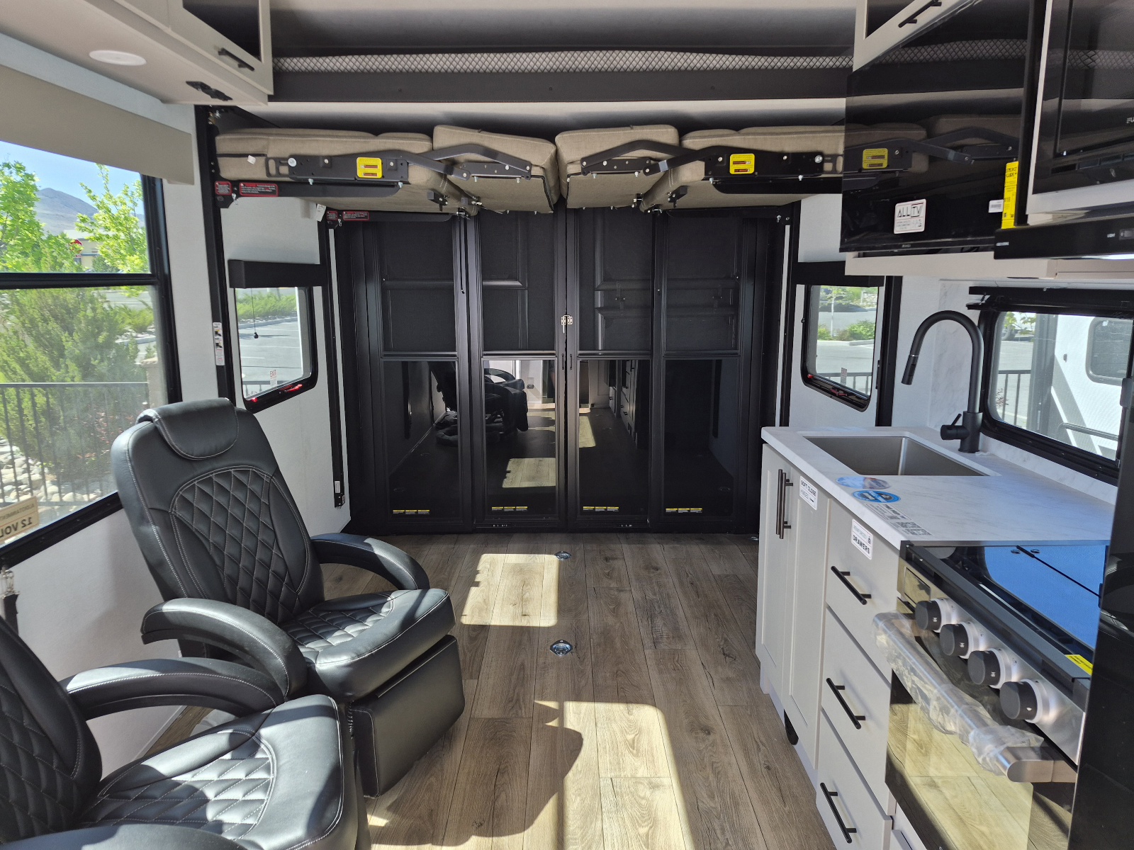 2027 Alliance RV Valor 23T15 - Image 4