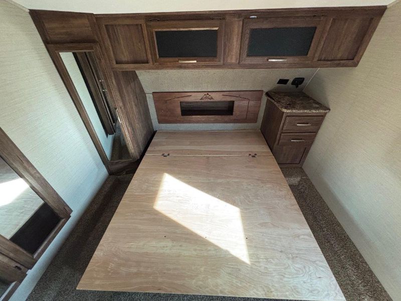 2017 Keystone Cougar 326RDS - Image 18