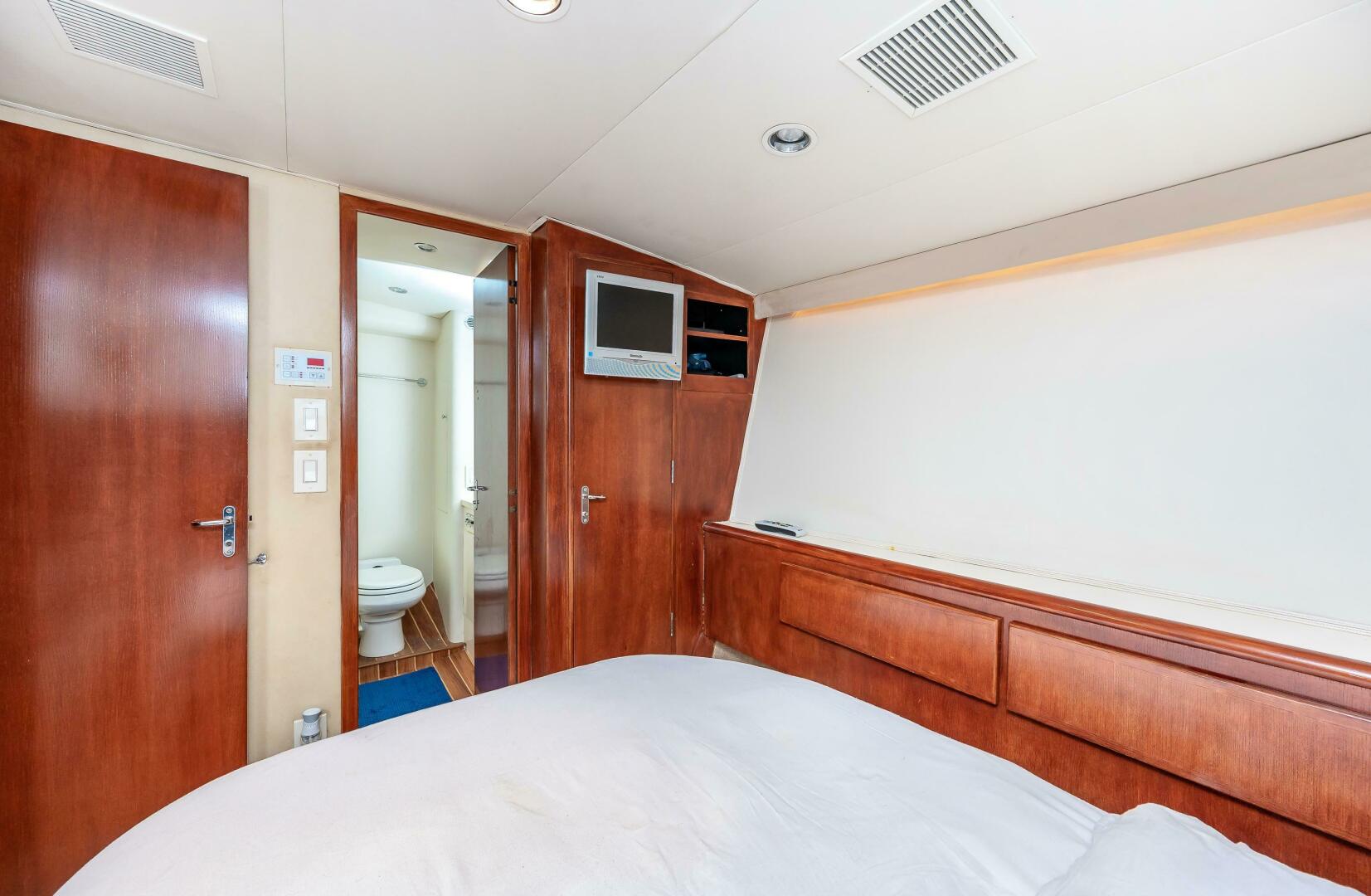 1992 Hatteras 50 Convertible - Image 26