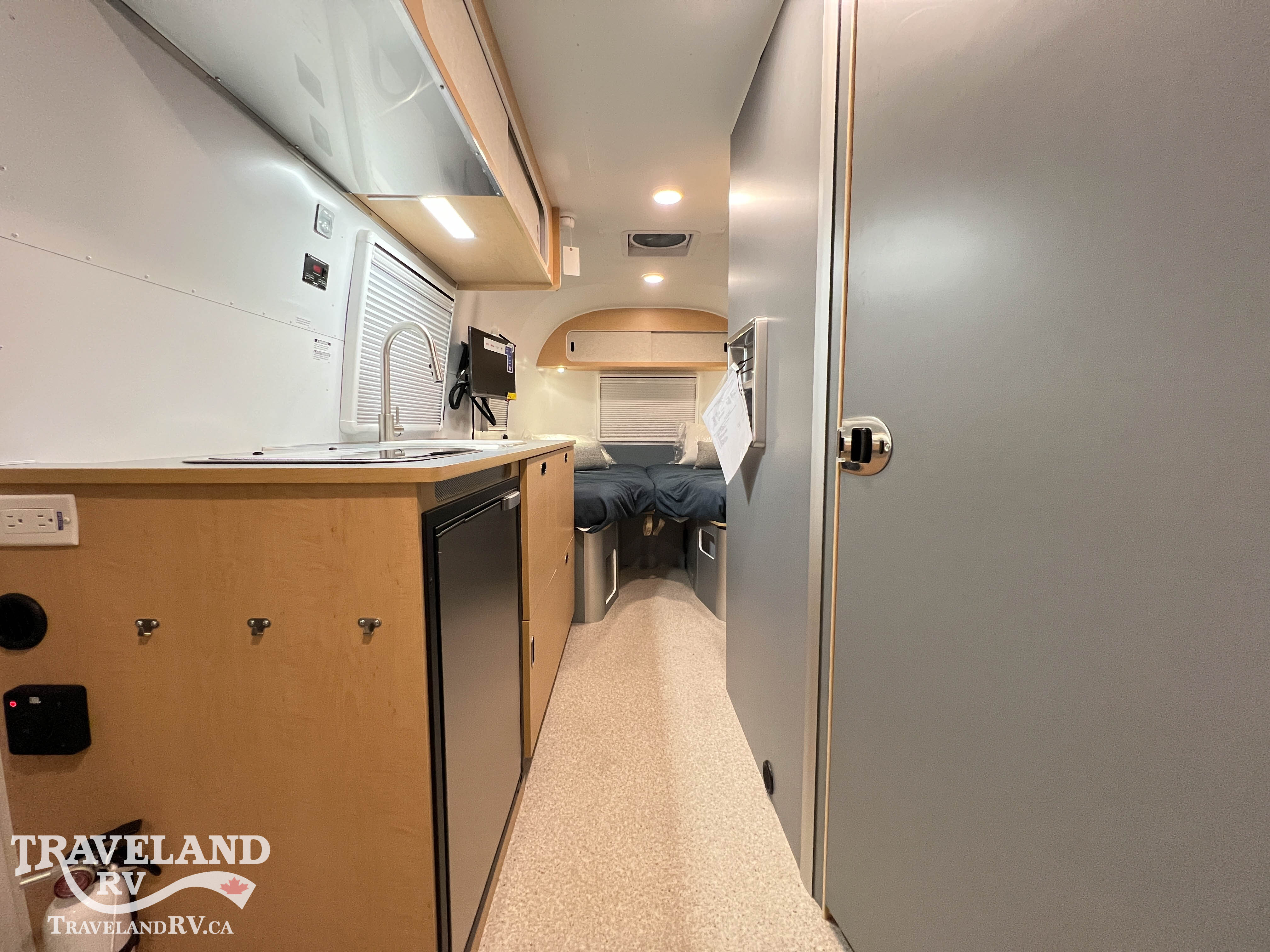 2026 AIRSTREAM 22RB WORLD TRAVELER - Image 3