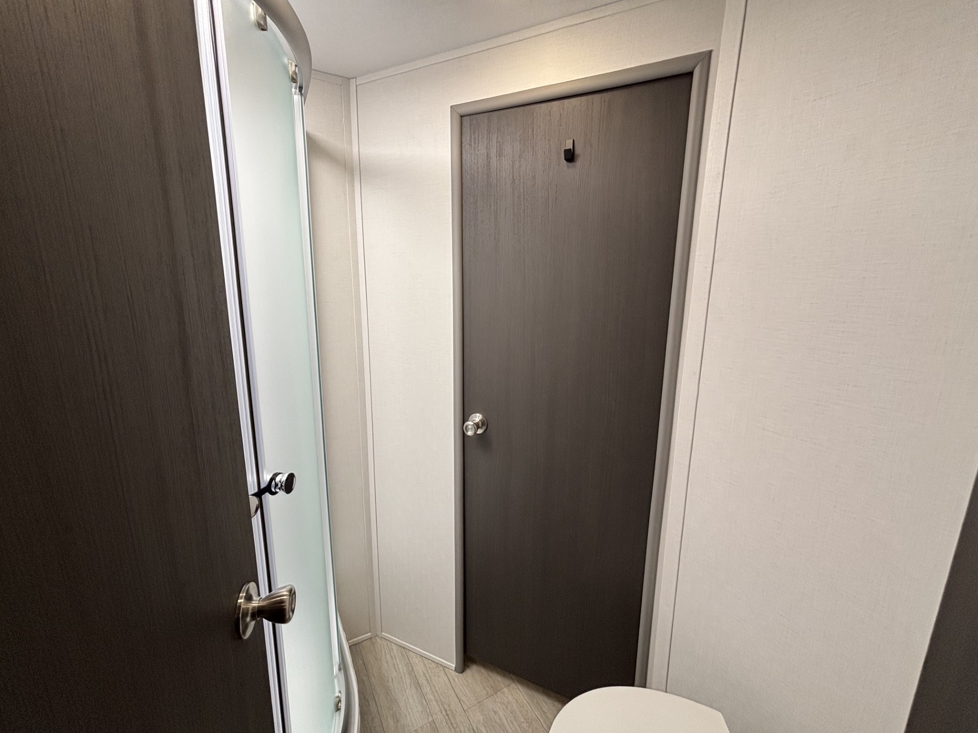 2027 Coachmen Catalina Legacy Edition 293TQBSCK - Image 20