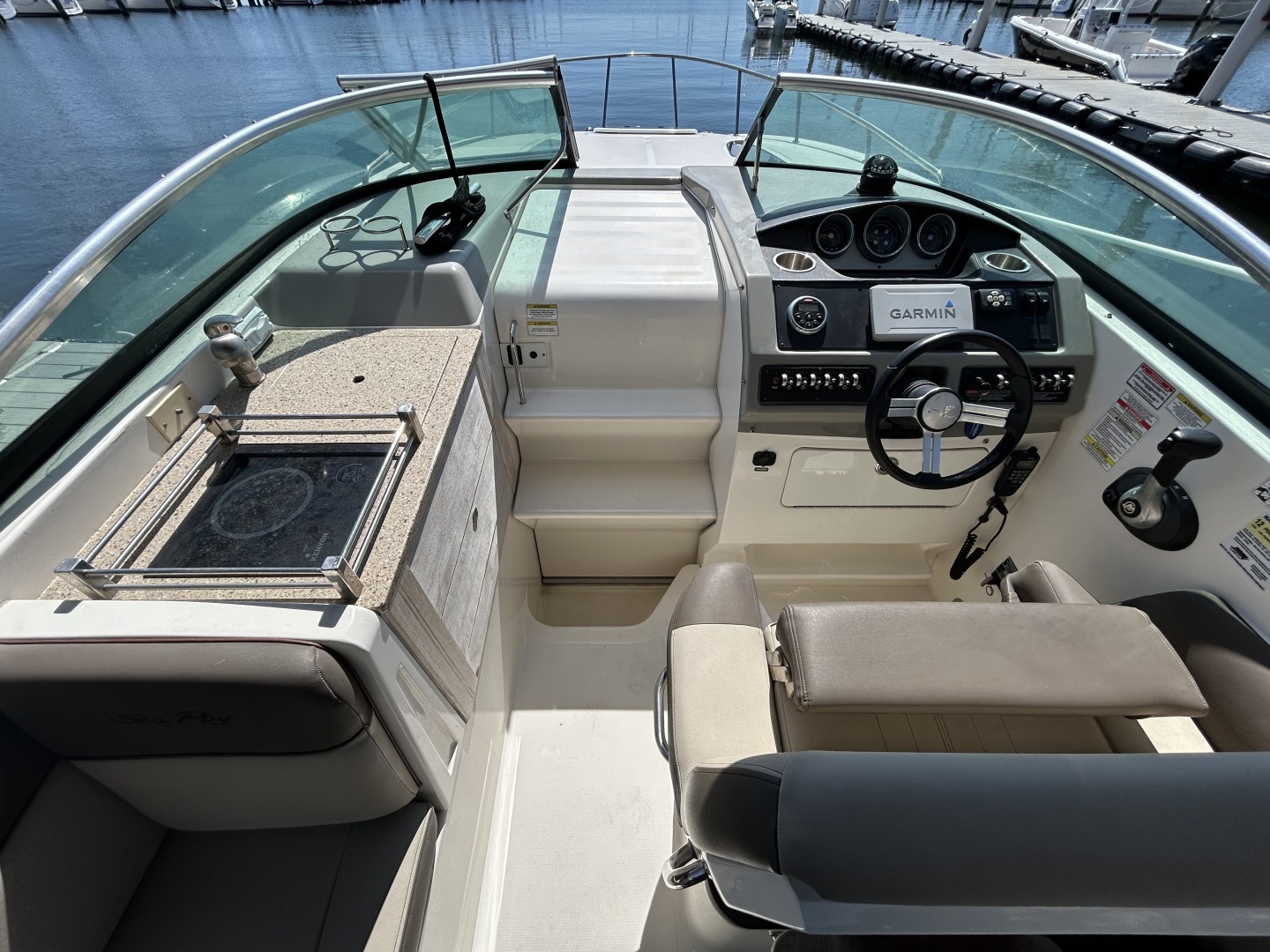 2014 Sea Ray - Image 22