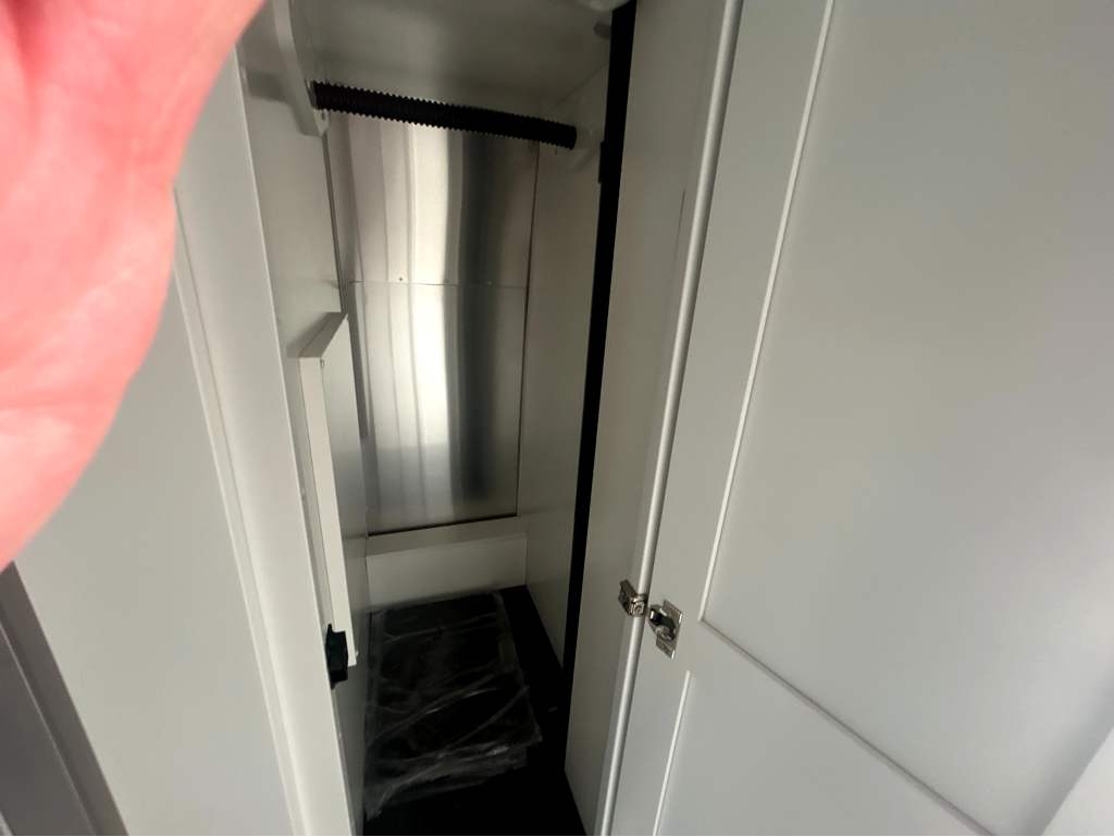 2027 AIRSTREAM CLASSIC 28RBT - Image 22
