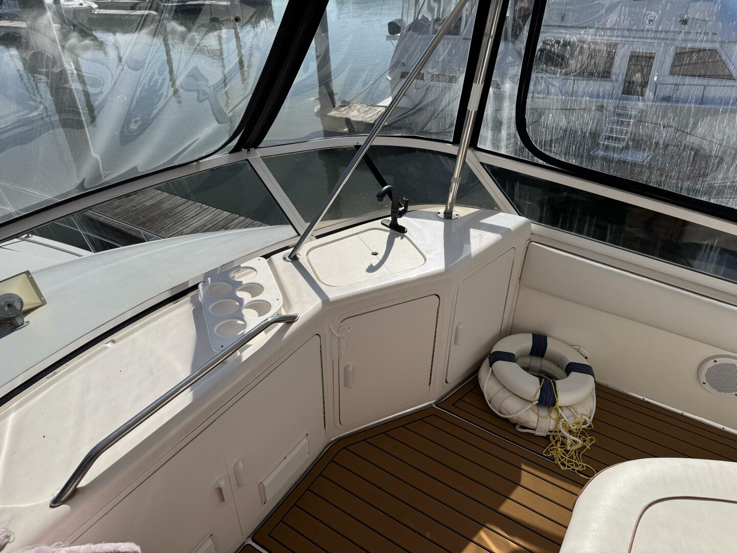 1998 Sea Ray 550 Sedan Bridge - Image 8