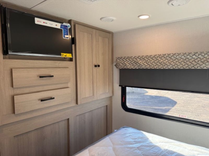 2026 Forest River Sunseeker 2860DSF - Image 13