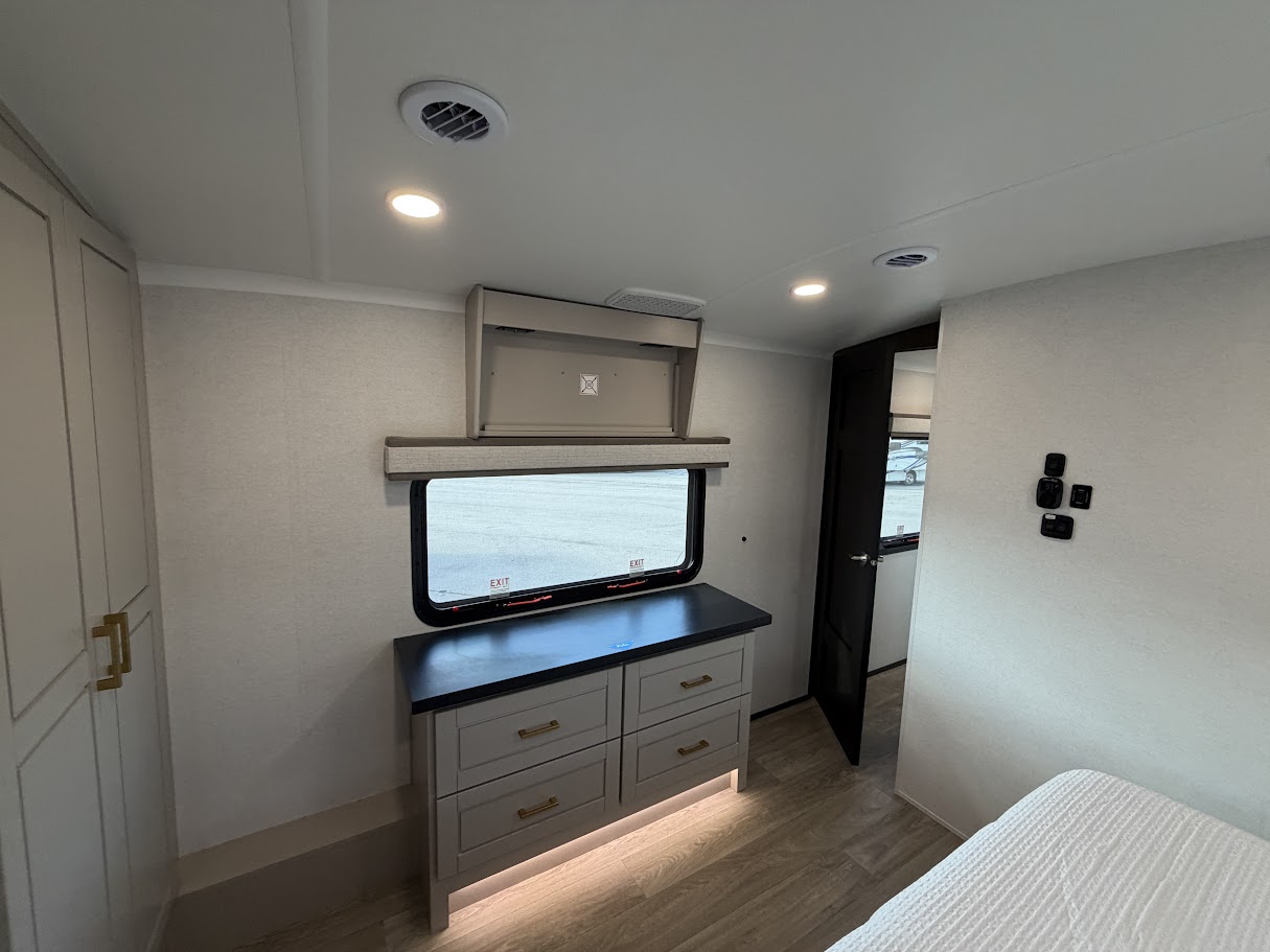 2027 JAYCO NORTH POINT 361RLBH - Image 66