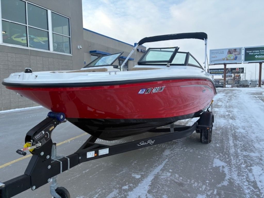 2023 Sea Ray SPX 190 Outboard - Image 3