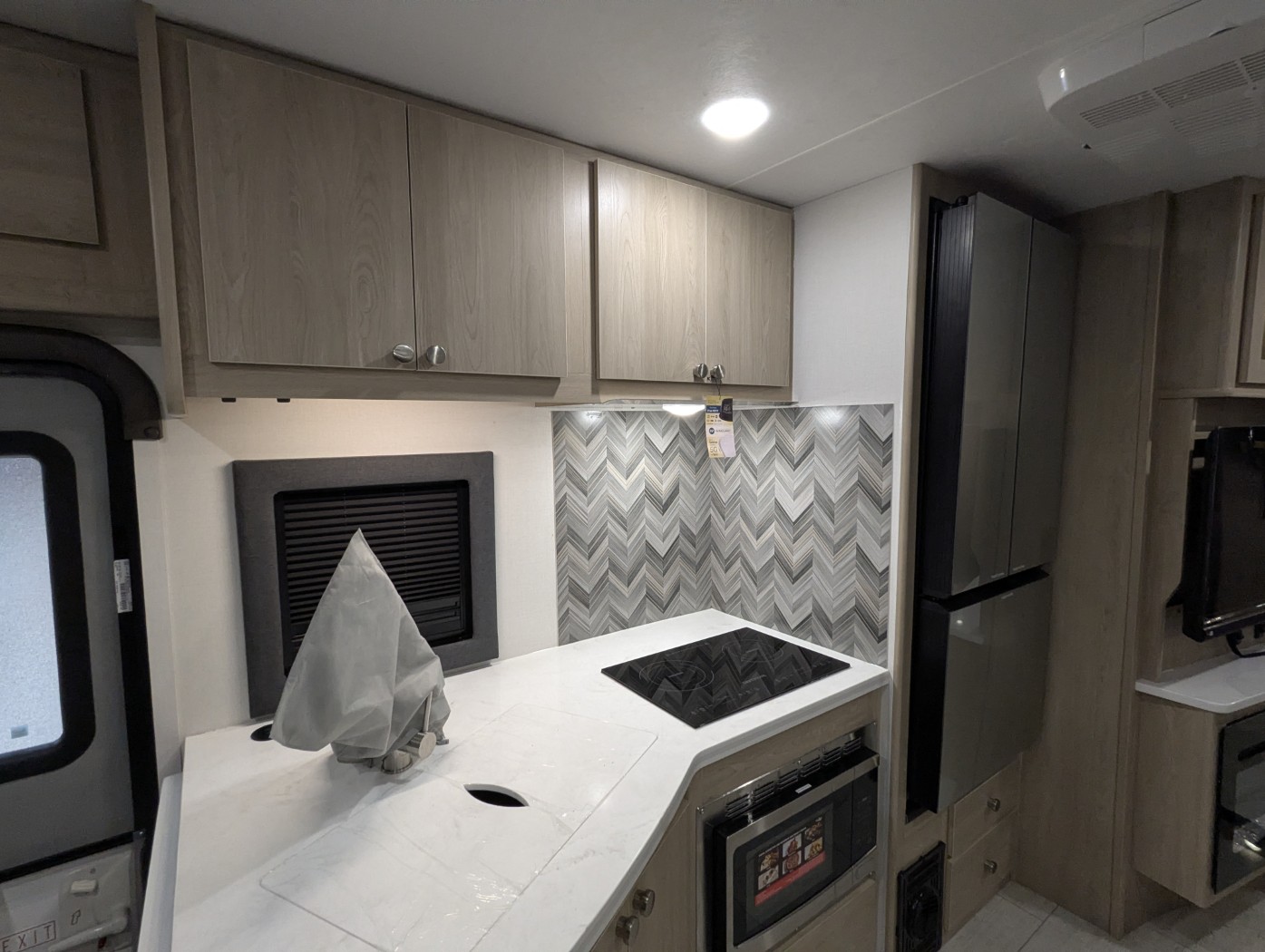2026 Coachmen Entourage 340BH - Image 18