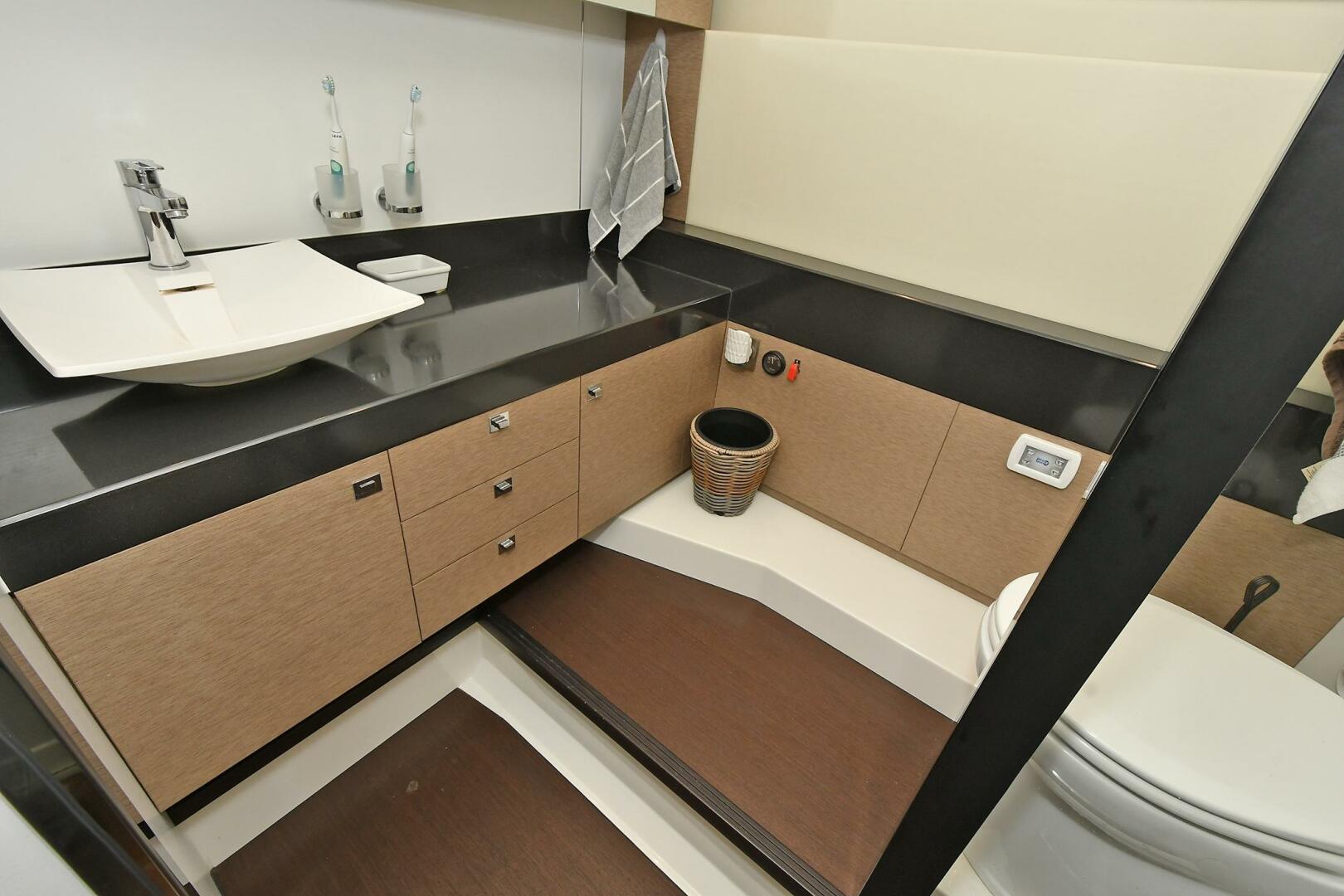 2018 Prestige 560 Fly - Image 64