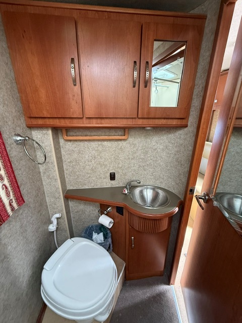 2009 Itasca Navion iQ 24DL - Image 10