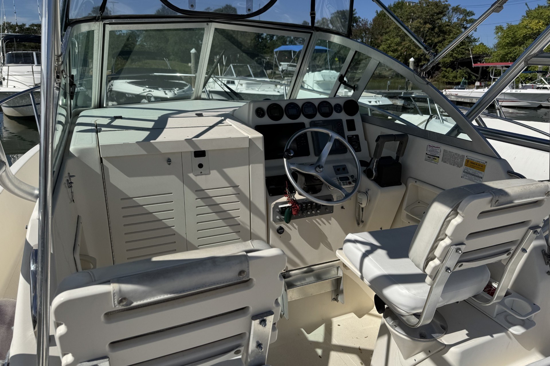 1999 Pursuit 2470 Walkaround - Image 13