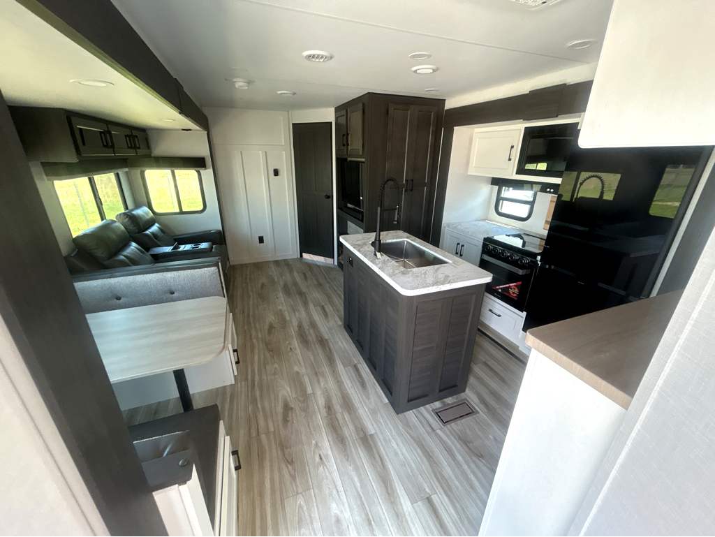 2026 VENTURE RV SPORTTREK 327VIK - Image 35