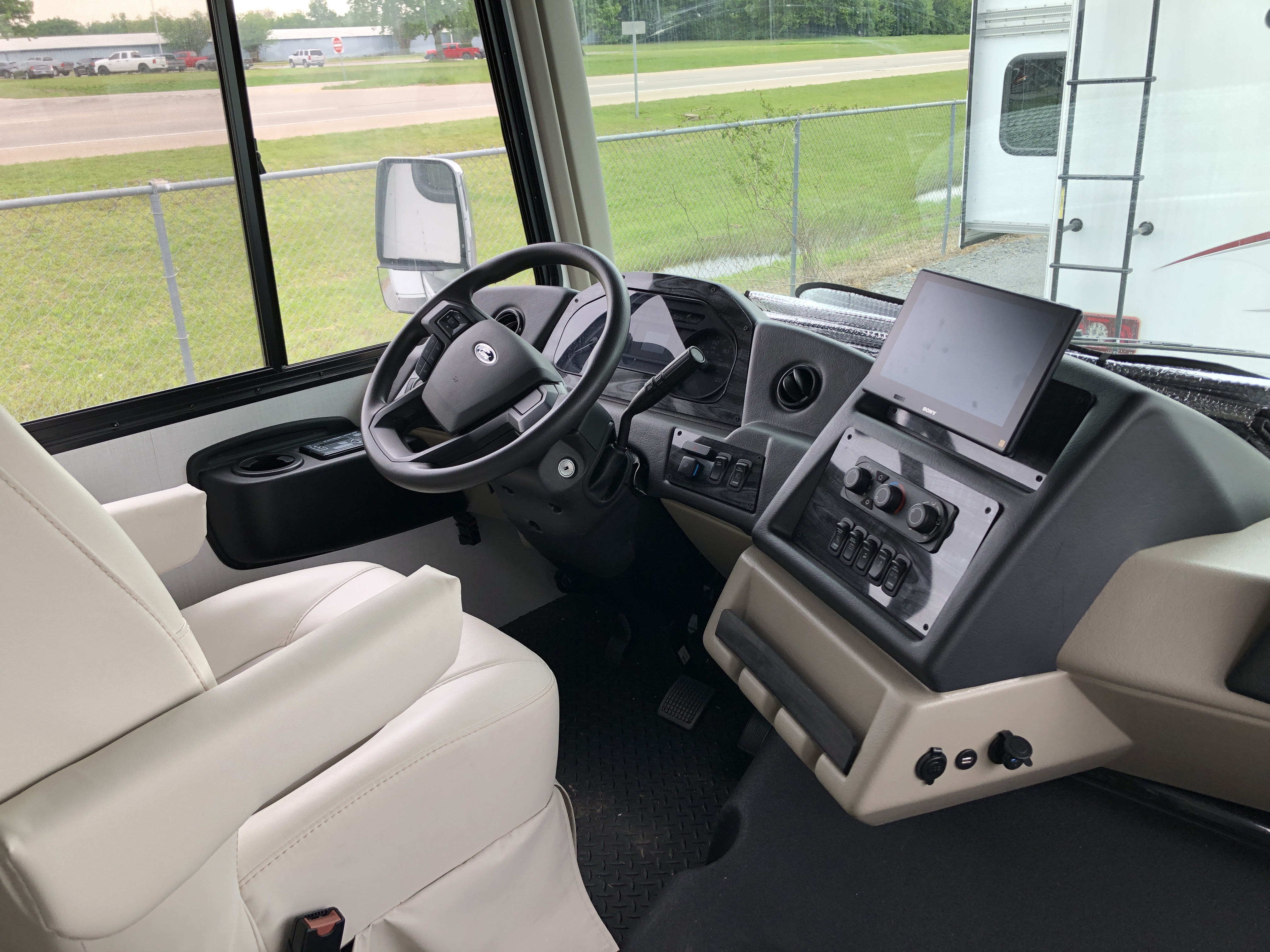 2024 Forest River Georgetown 5 Series GT5 31L5 - Image 8