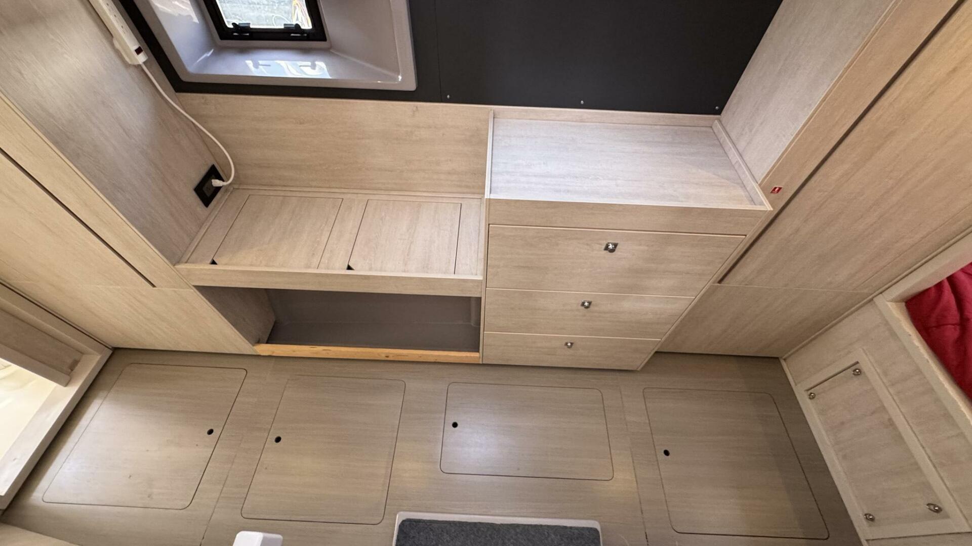 2018 Leopard 43 Powercat - Image 38