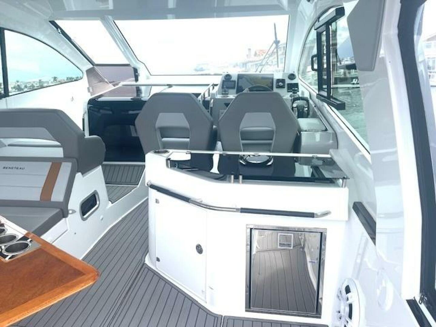 2022 Beneteau 32 Gran Turismo - Image 12