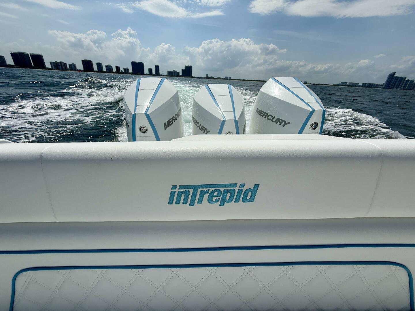 2003 Intrepid 377 - Image 13
