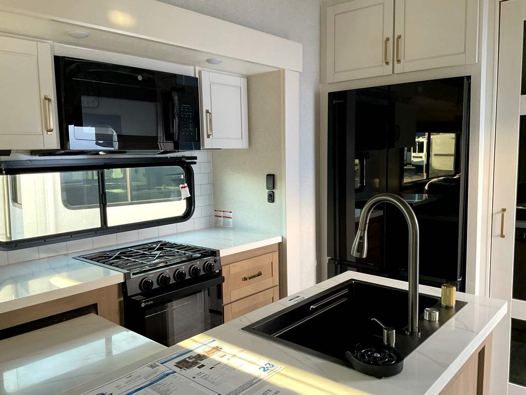 2026 JAYCO Eagle 335 LSTS - Image 14