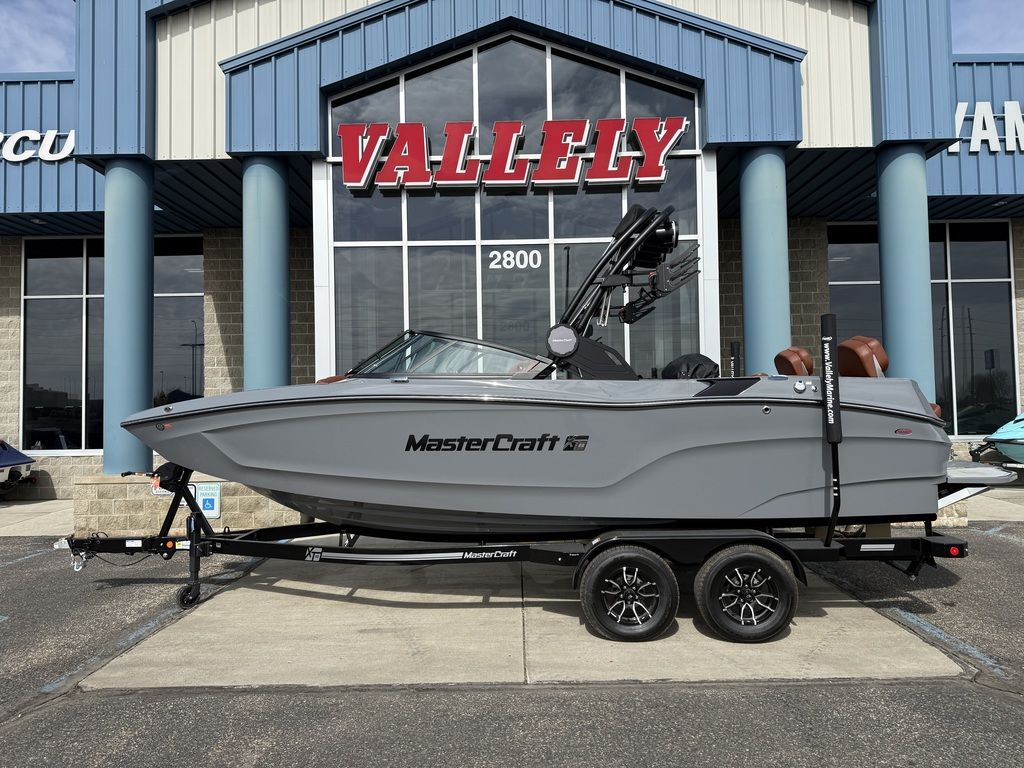 2025 MasterCraft XT22 - Image 1