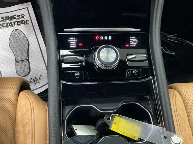 2025 Jeep Grand-Cherokee-L Laredo Altitude 4x4 - Image 19