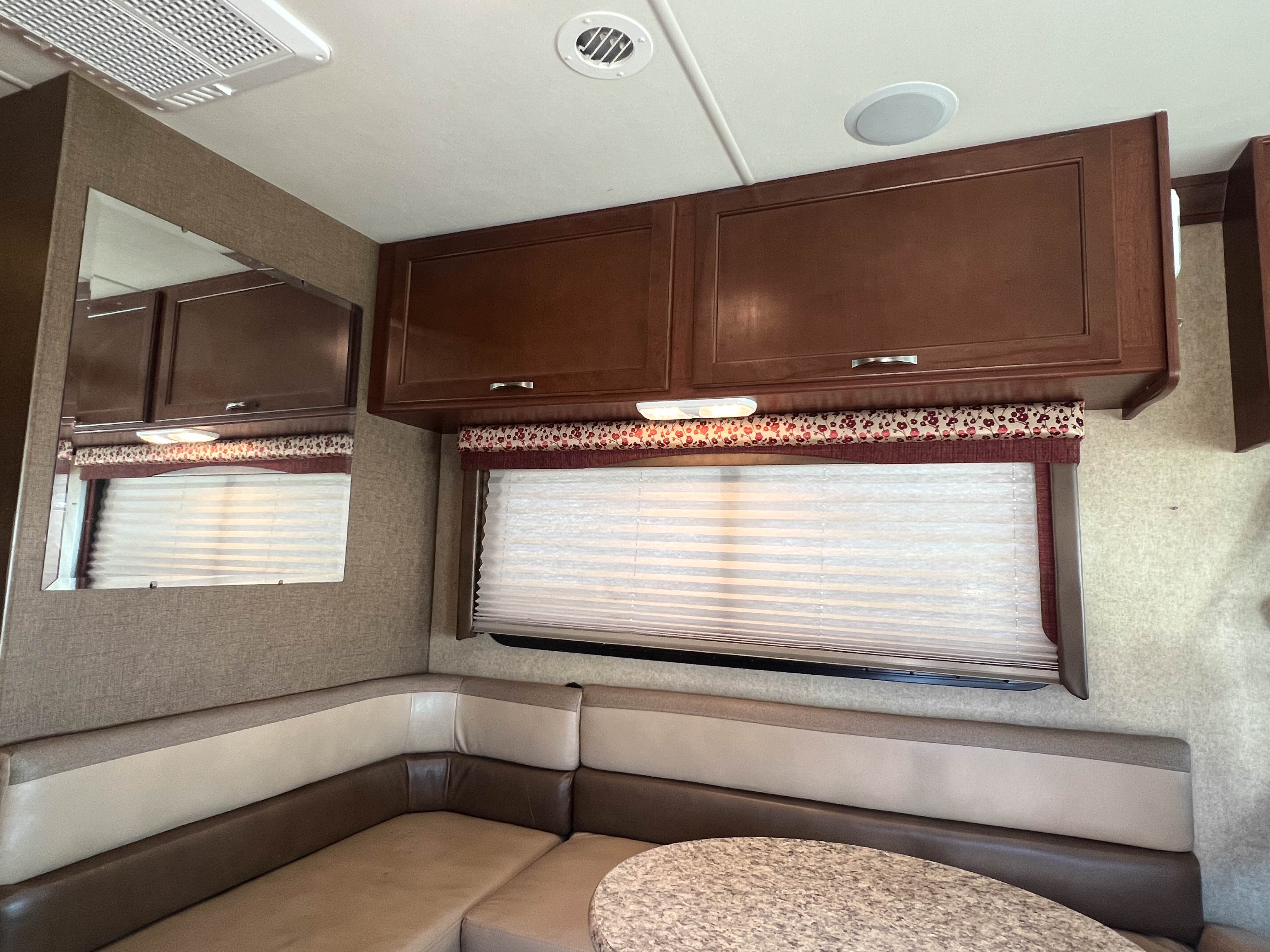 2015 Thor Motor Coach ACE 27.1 - Image 17