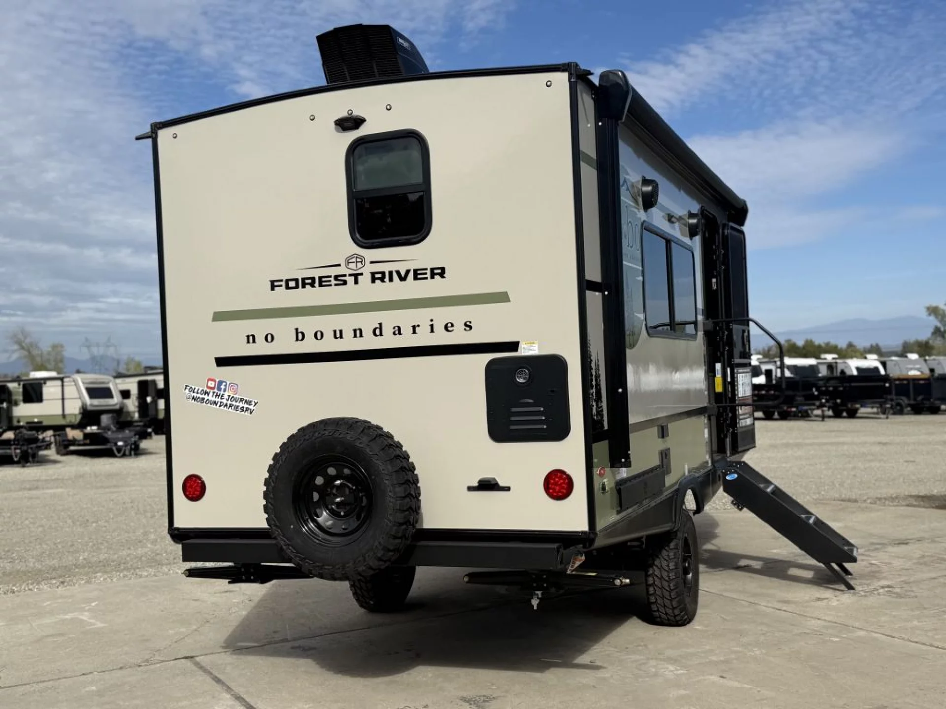 2027 FOREST RIVER NO BOUNDARIES NO BO 19.2 BM BEAST MODE 19 SERIES - Image 4