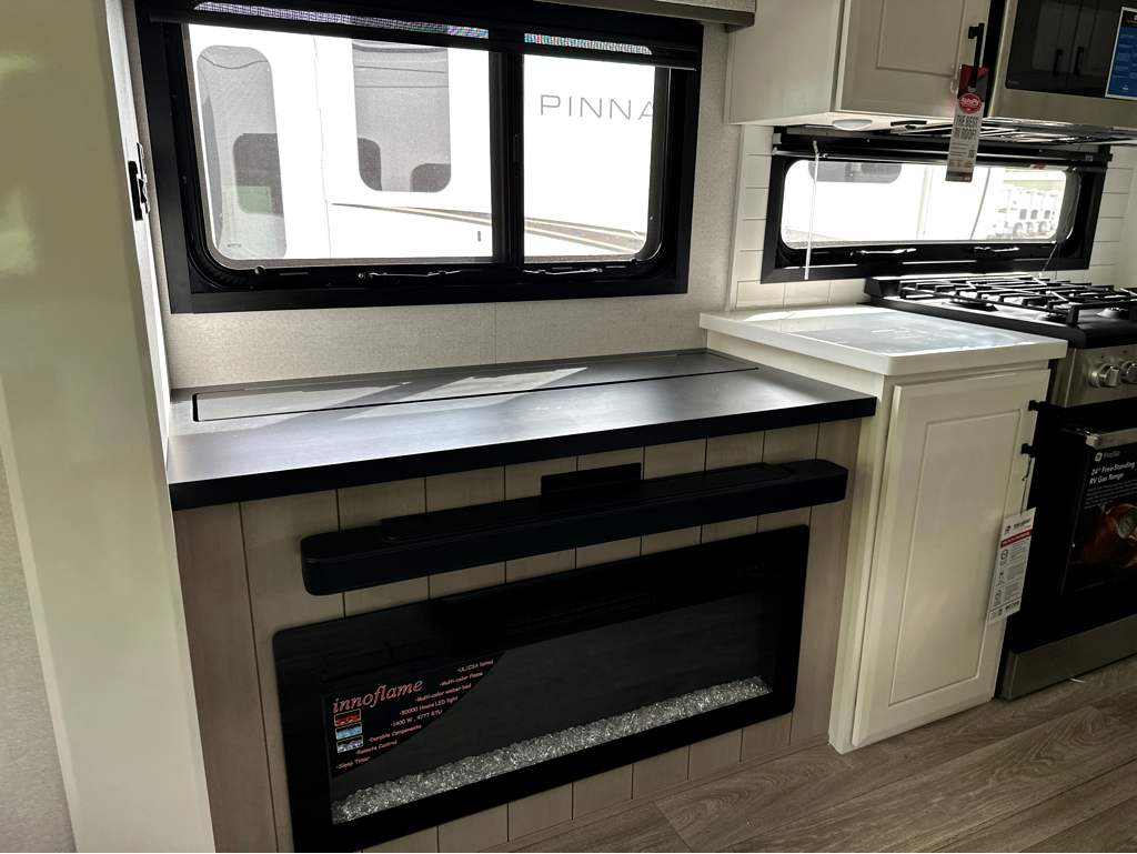 2027 JAYCO PINNACLE 32RLTS - Image 8