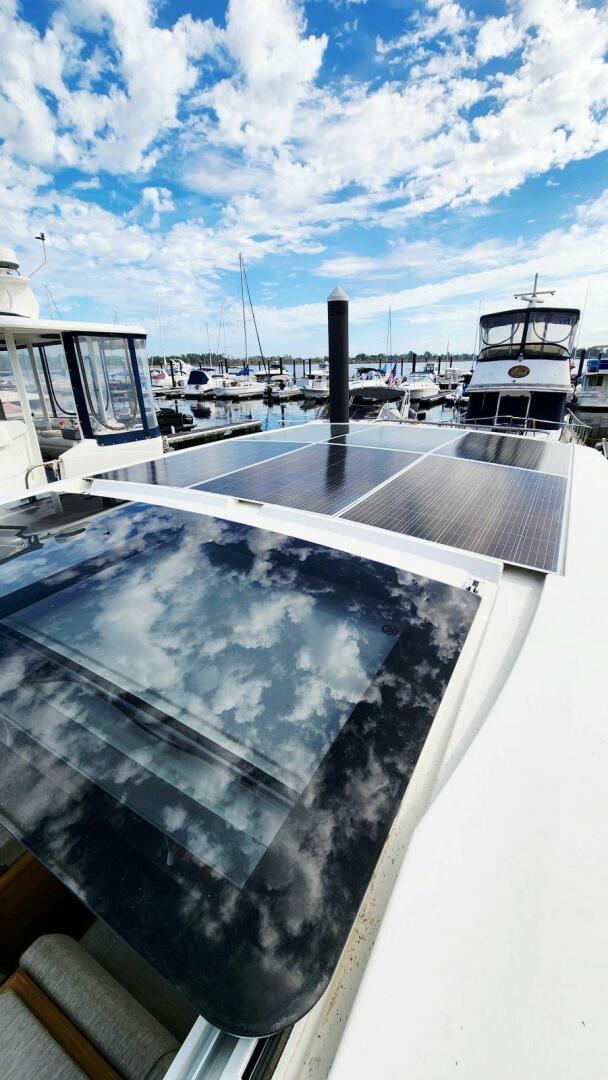 2022 Greenline 40 Hybrid - Image 11