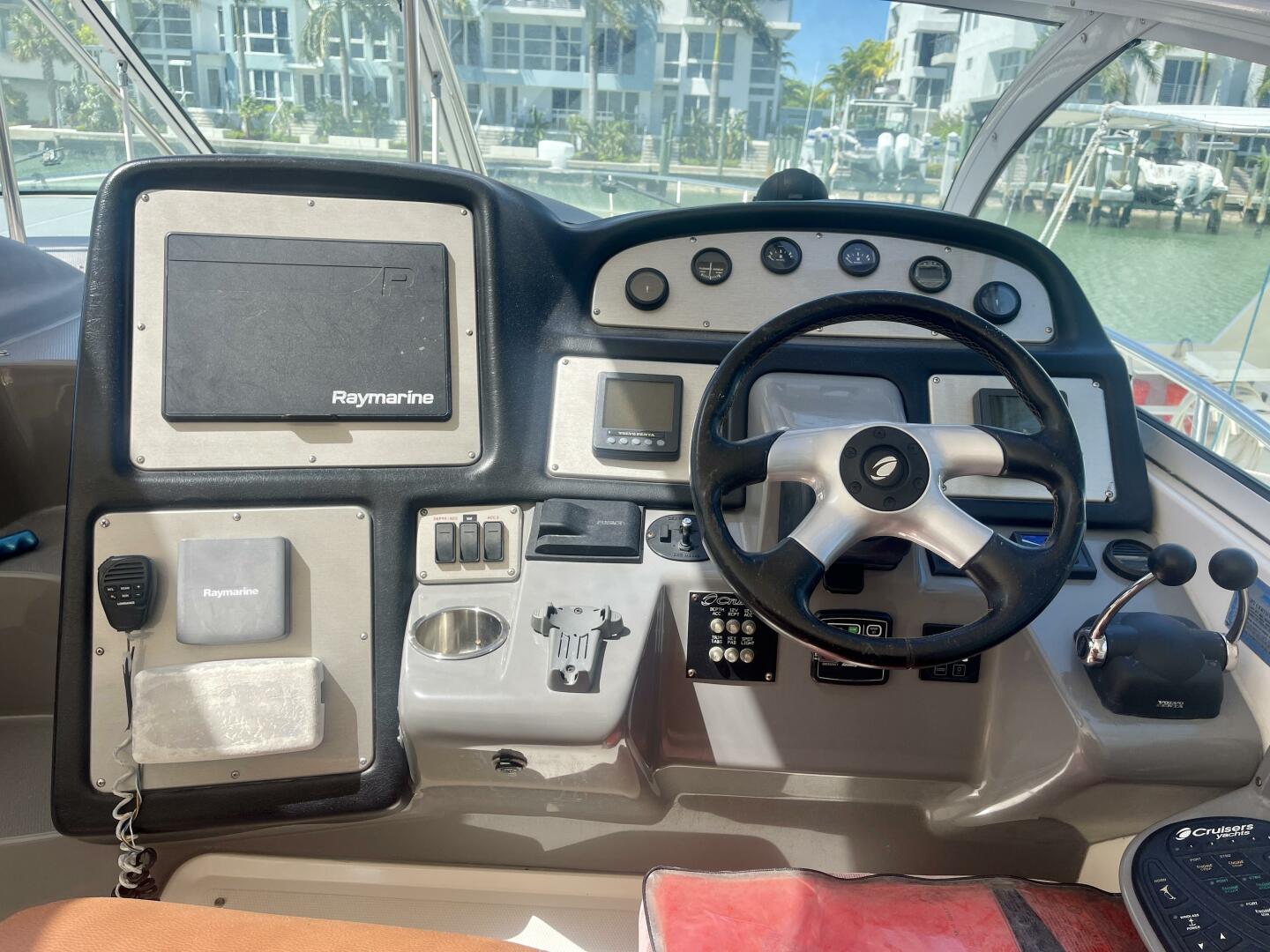 2006 Cruisers Yachts 420 Express - Image 13