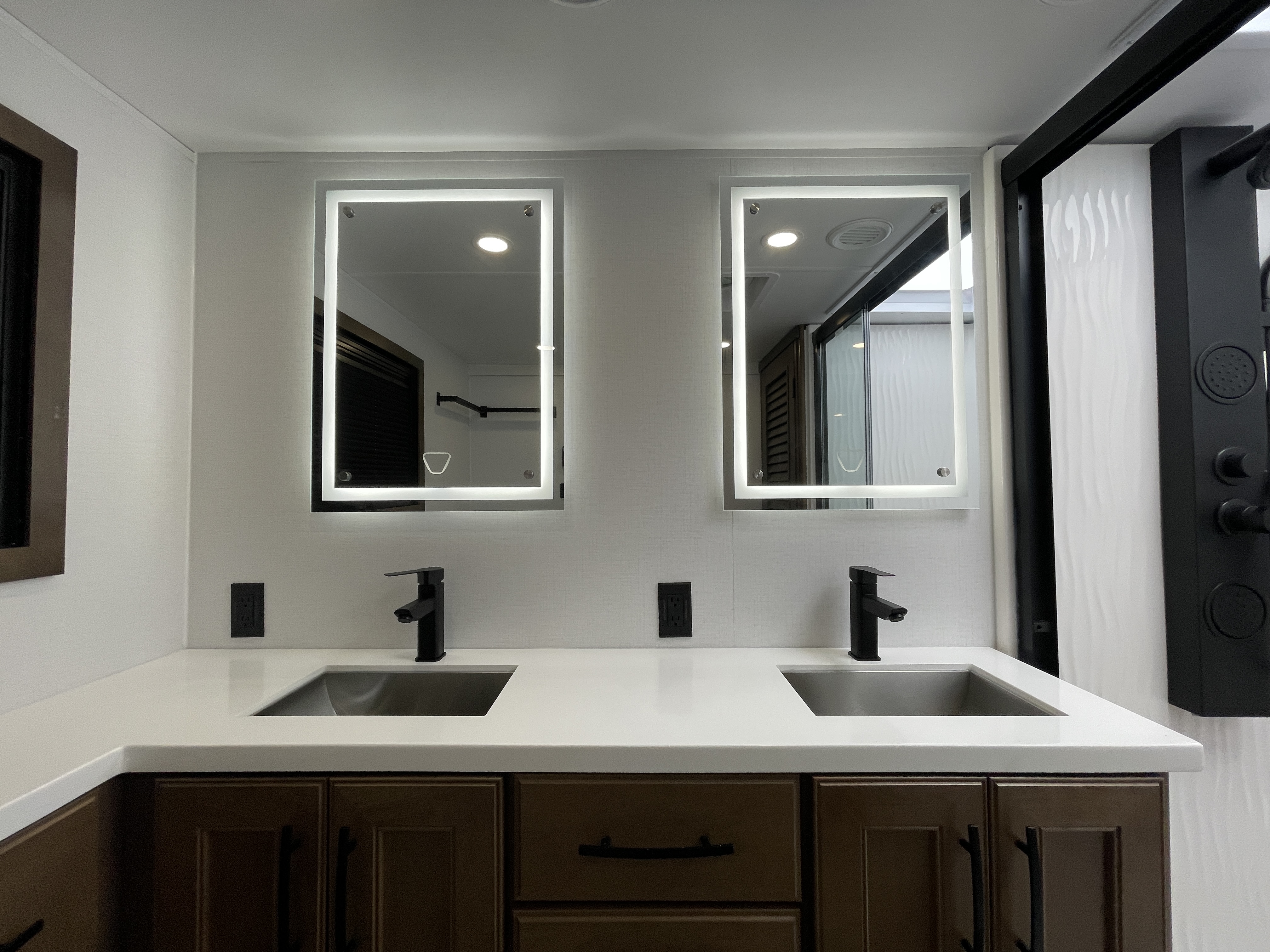 2027 Keystone Montana 3800FL - Image 34