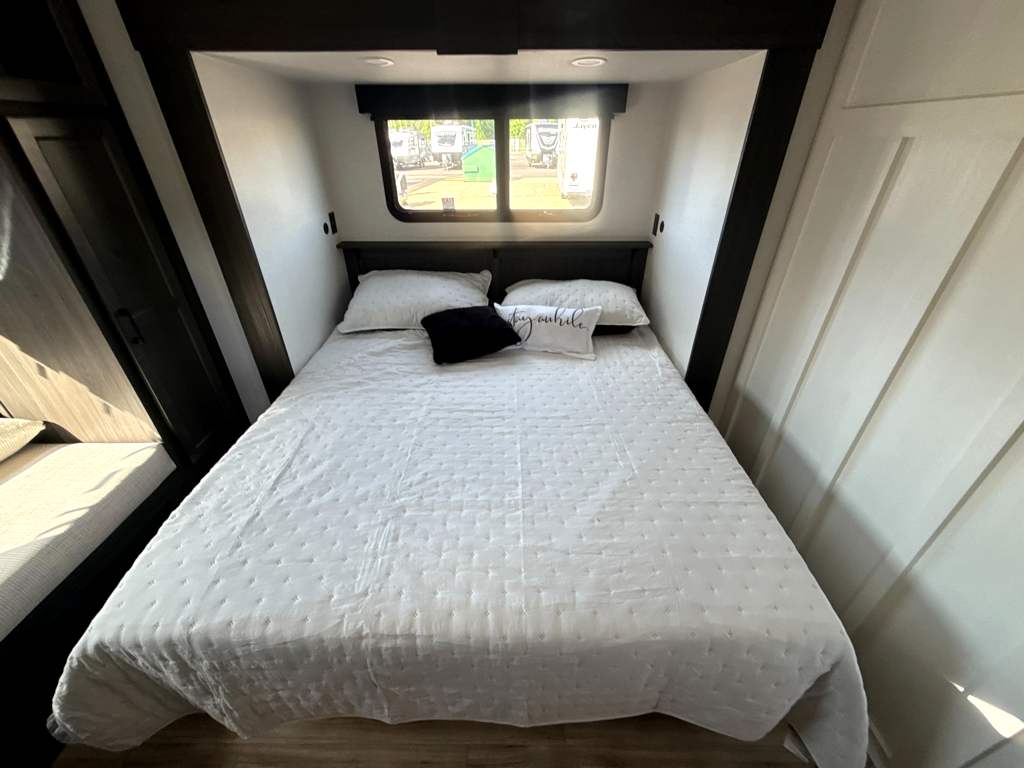 2027 VENTURE RV SPORTTREK 292VRB - Image 22