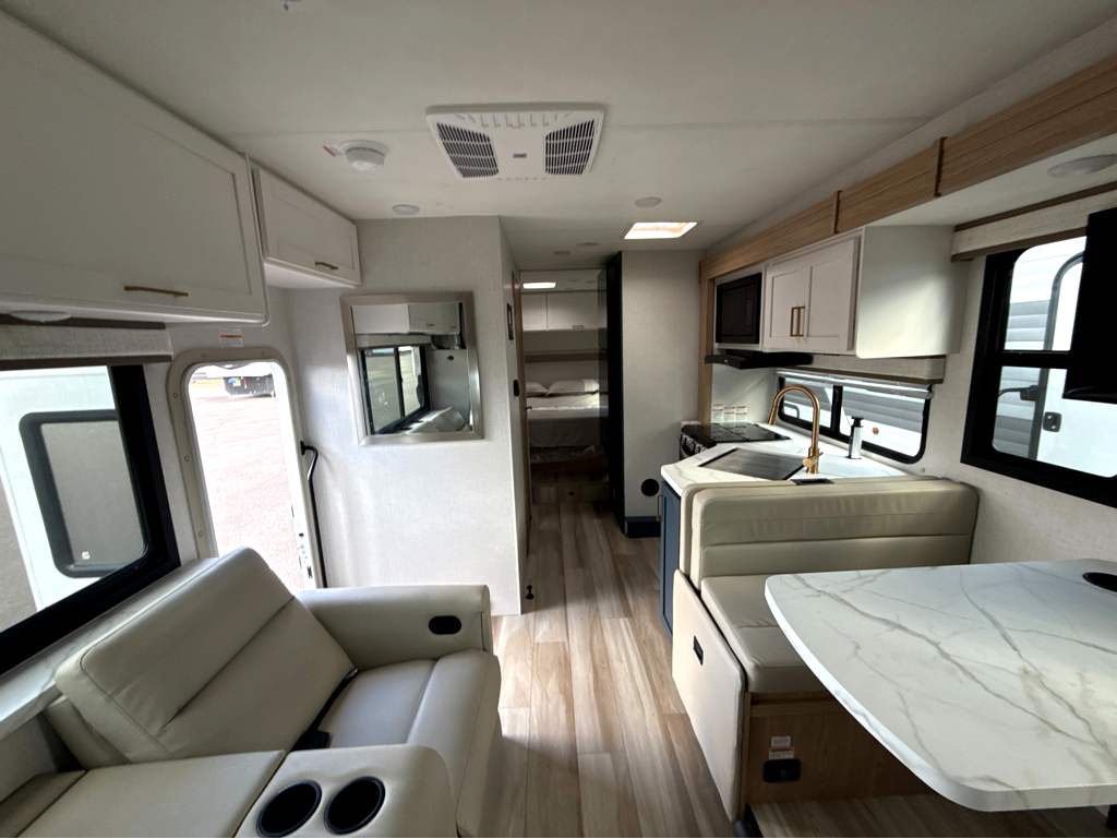 2027 THOR MOTOR COACH MAGNITUDE GA28 - Image 15