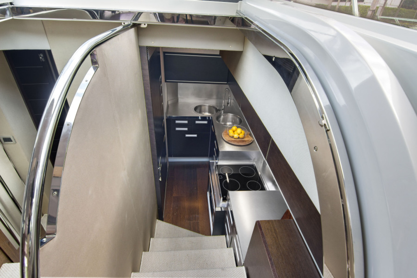 2009 Azimut 68S - Image 15