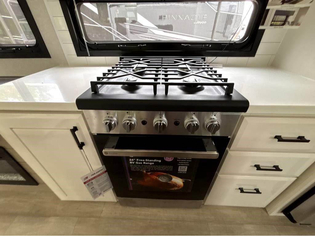 2026 JAYCO PINNACLE 32RLTS - Image 18