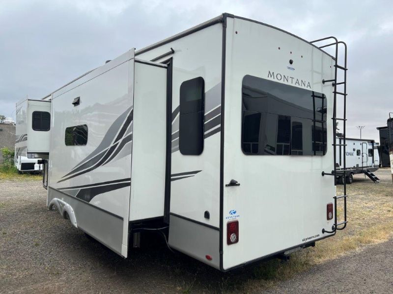 2024 Keystone Montana 3123RL - Image 2