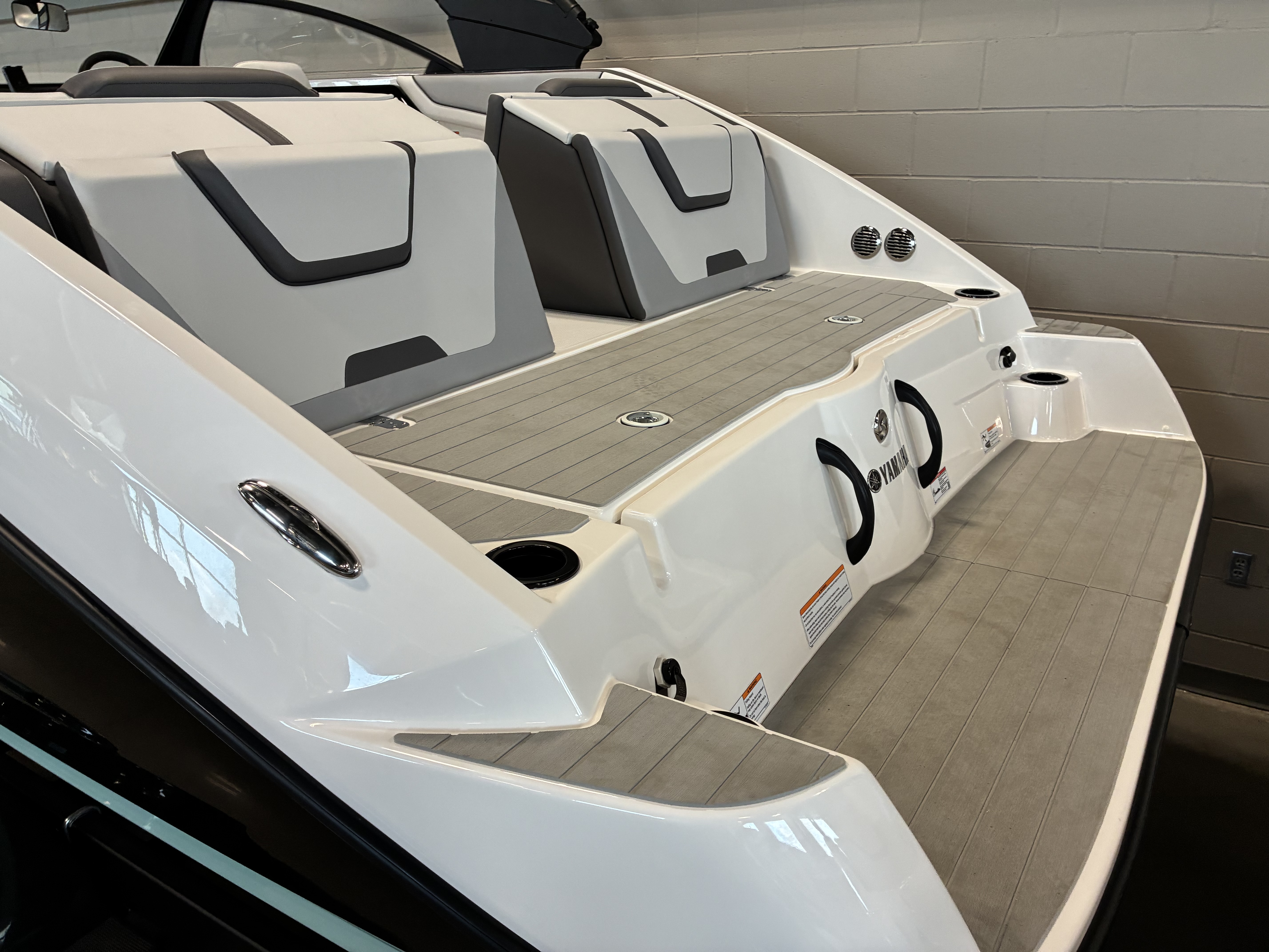 2026 Yamaha Boats AR220 - Image 6