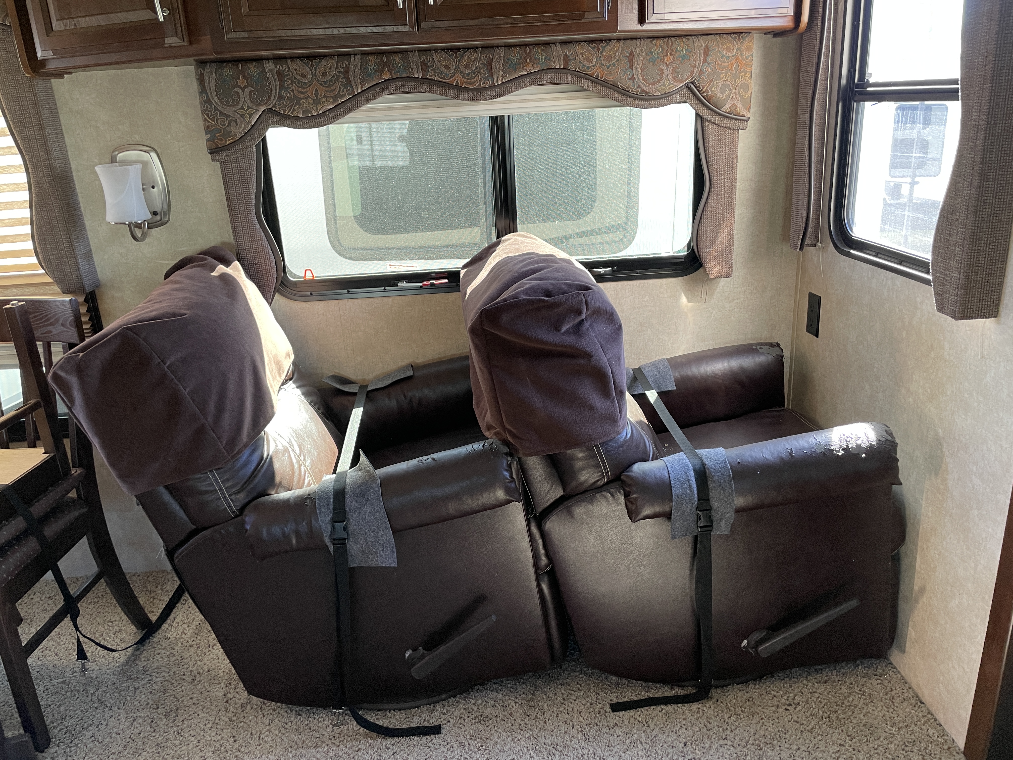 2014 Keystone Cougar 327RES - Image 7