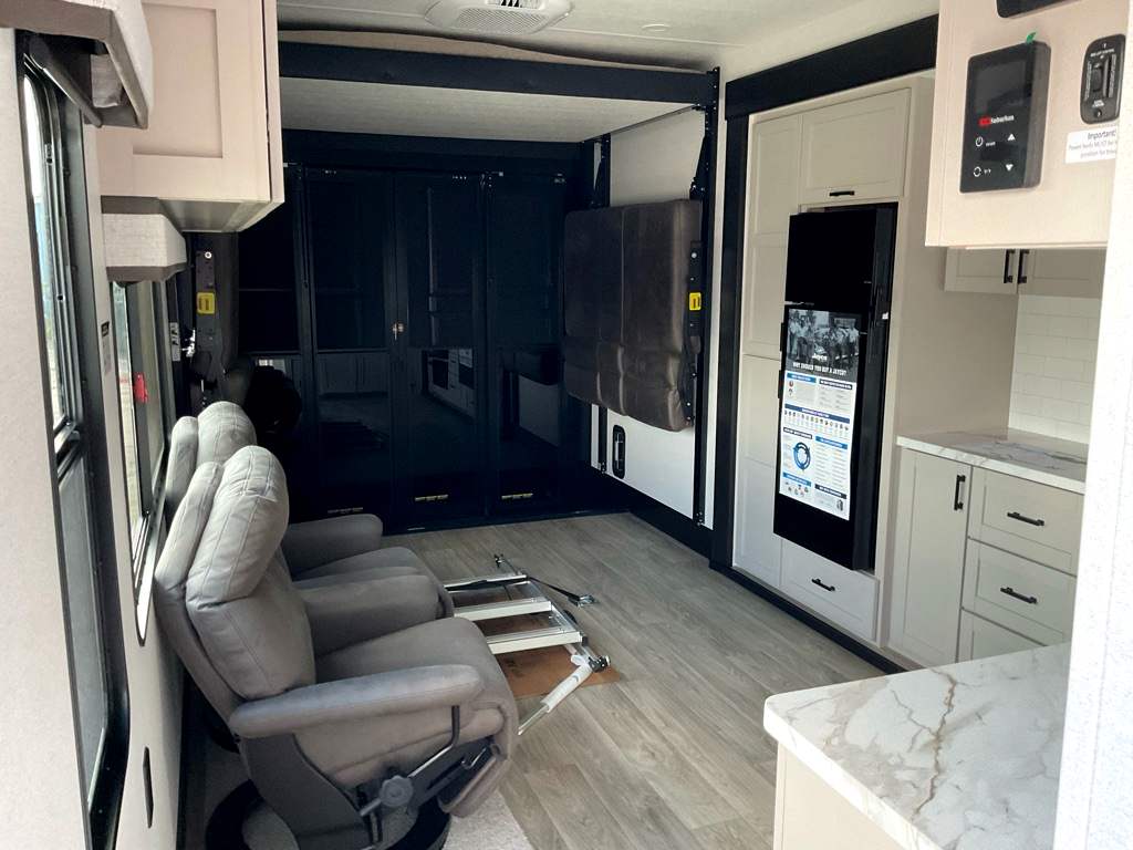 2027 JAYCO SEISMIC 265 - Image 23