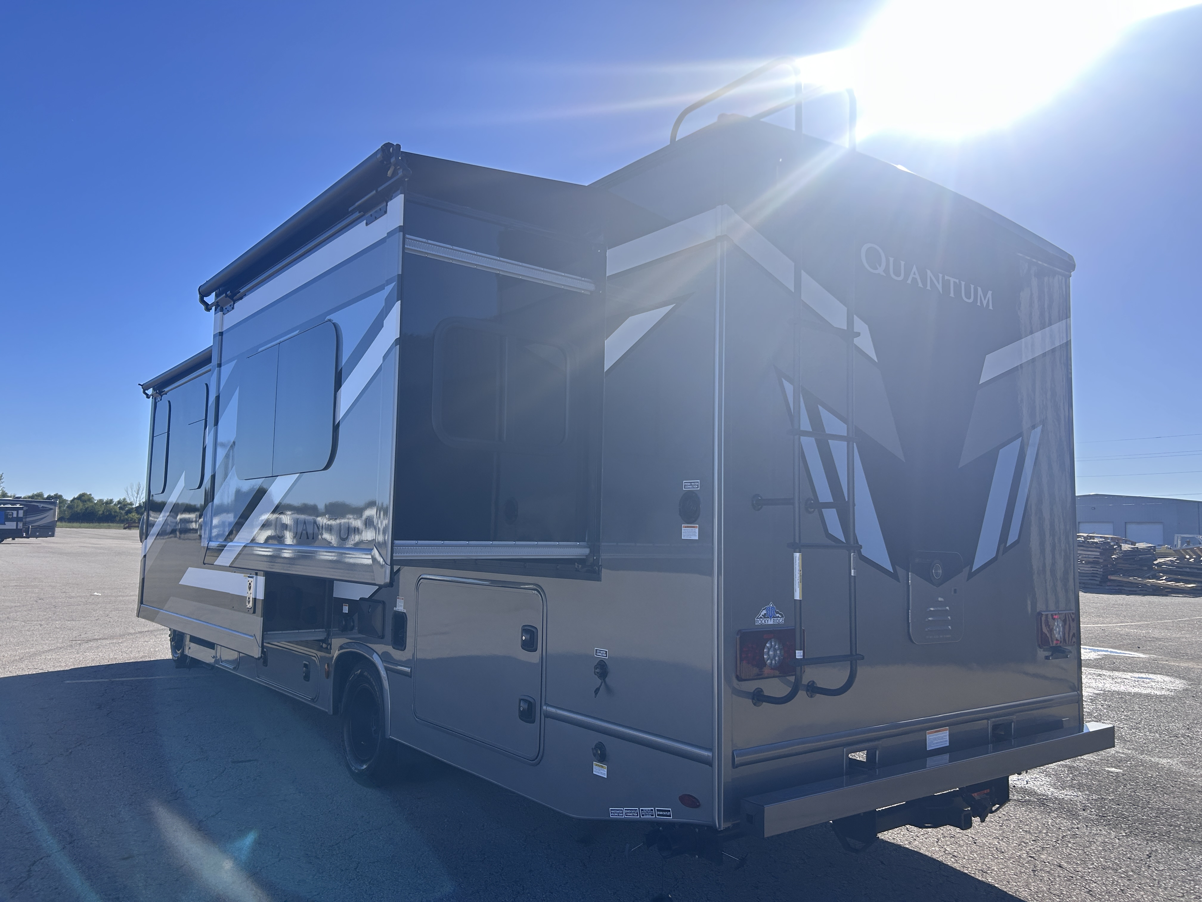 2027 Thor Motor Coach QUANTUM KW29 - Image 6