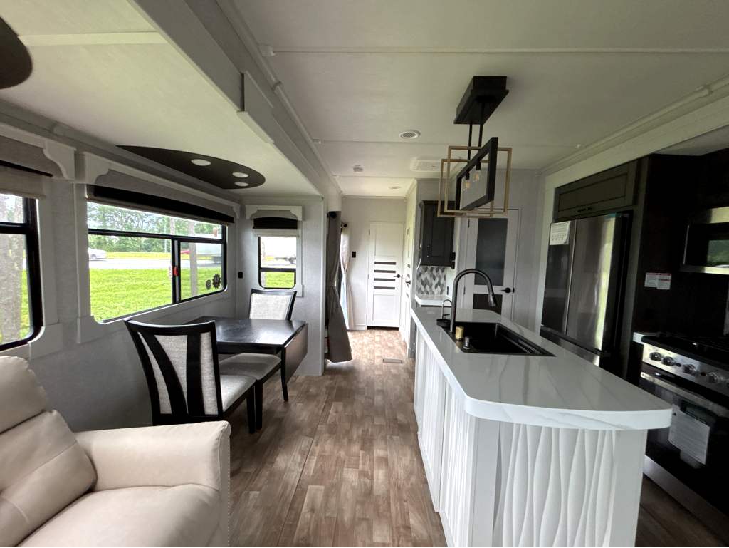 2025 CROSSROADS REDWOOD REGENCY 3721FDB - Image 20