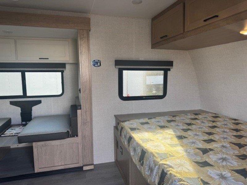 2026 Ember RV E-Series 19ETS - Image 9