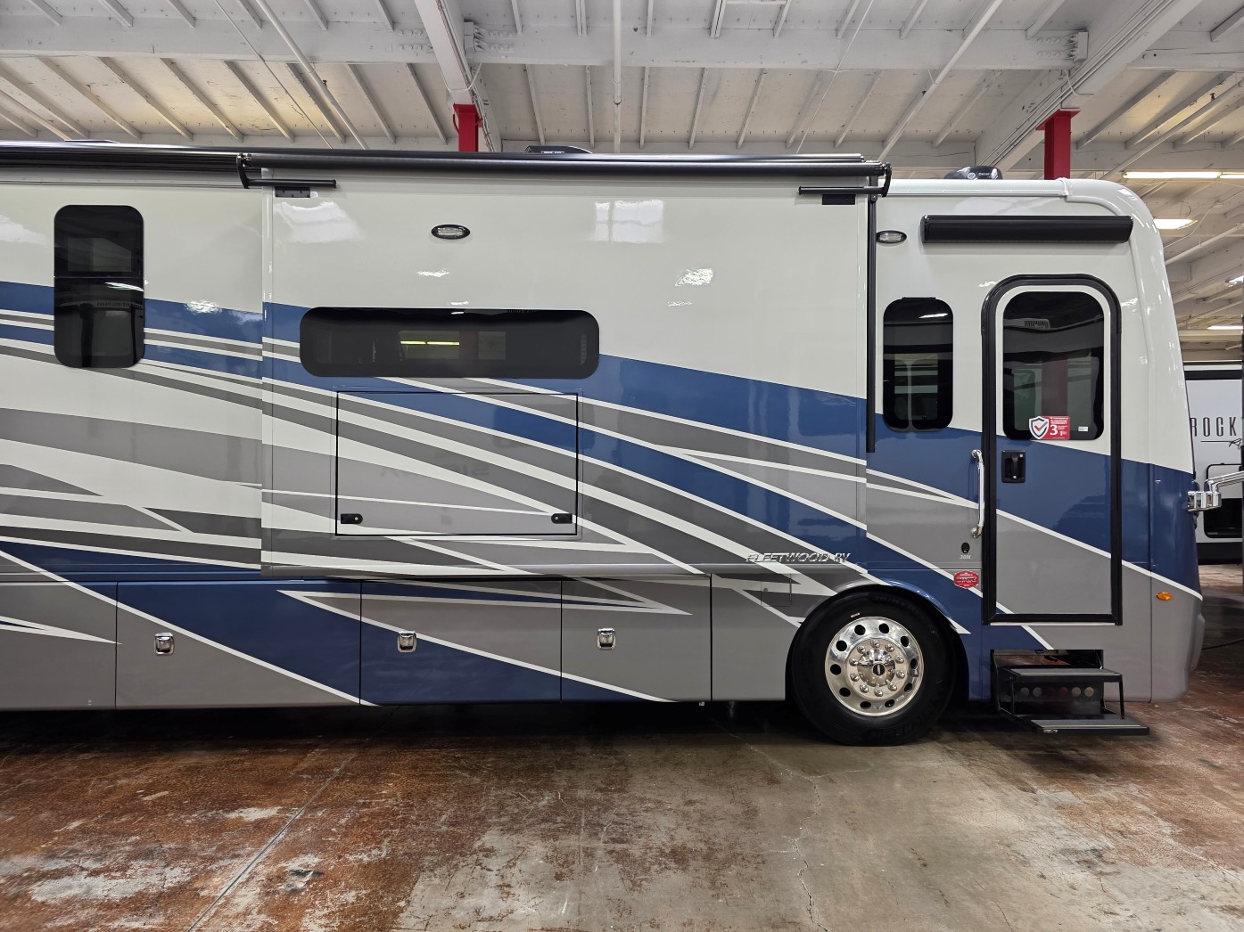 2026 Fleetwood Discovery 38N - Image 2