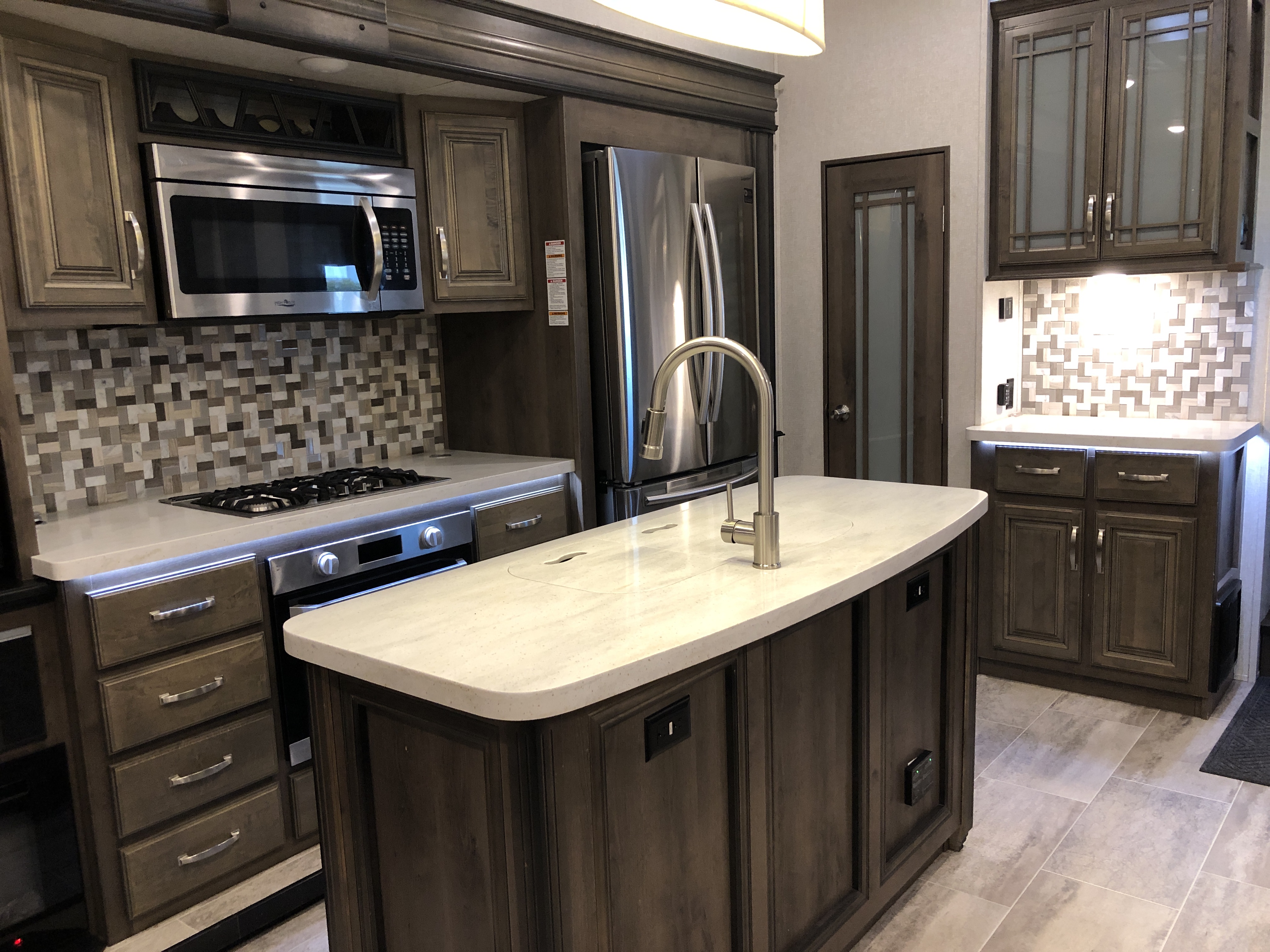 2019 Keystone Montana 3121RL - Image 15