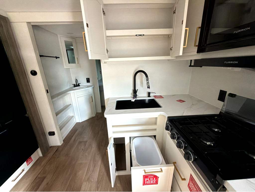 2027 GRAND DESIGN TRANSCEND 265BHT - Image 24
