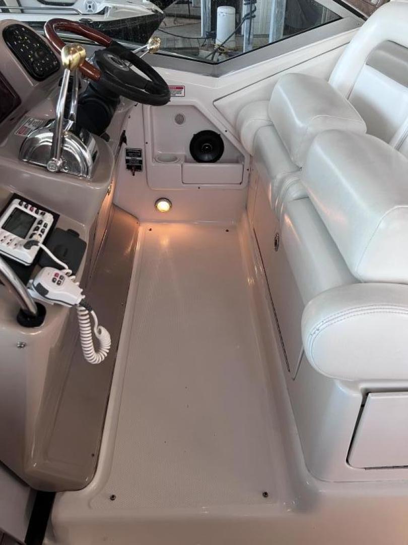 2005 Sea Ray Sundancer 320 - Image 22